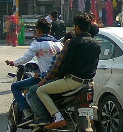 four on bike, Chalan