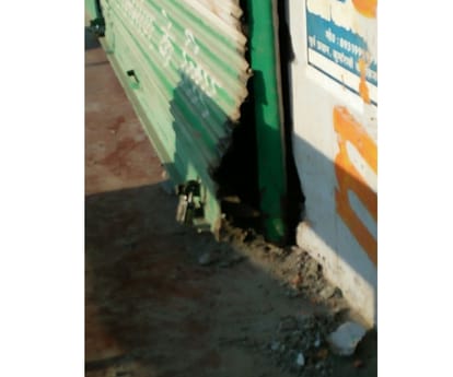 theft in three shops in Lucknow.