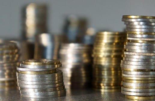 quarrel on ten rupies coin in bank