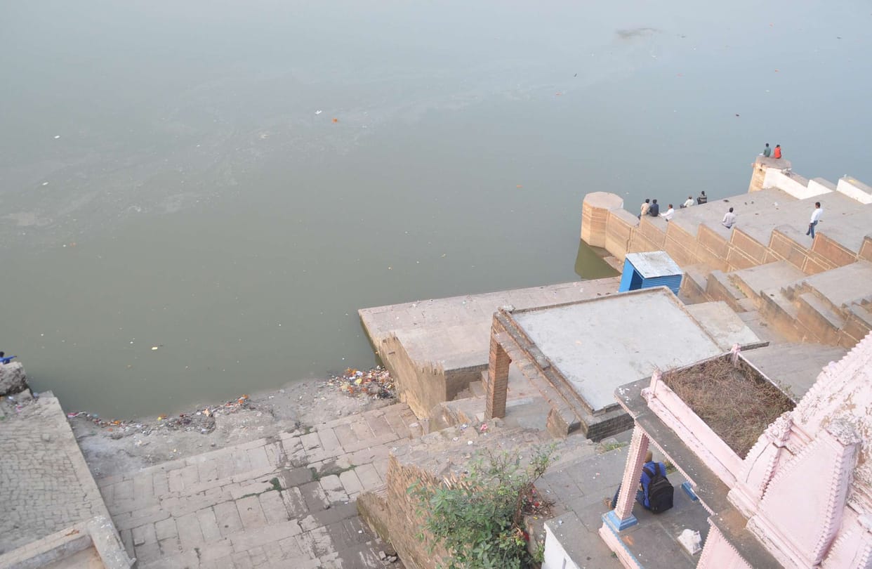 Bamboo shopper spending dipped in the Ganges, death