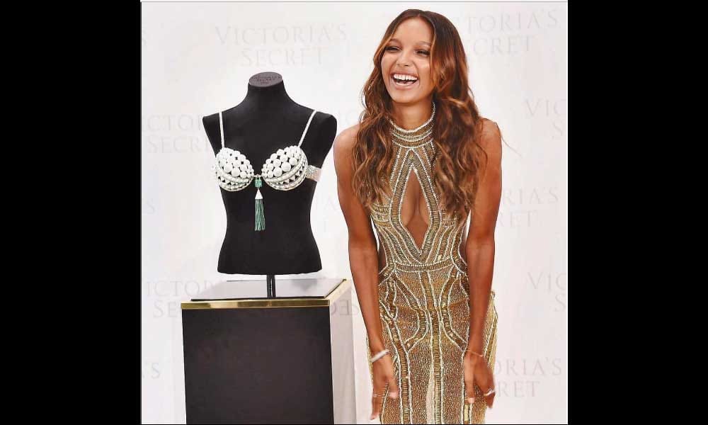 Jasmine Tookes will wear 20 crore bra in Paris fashion week
