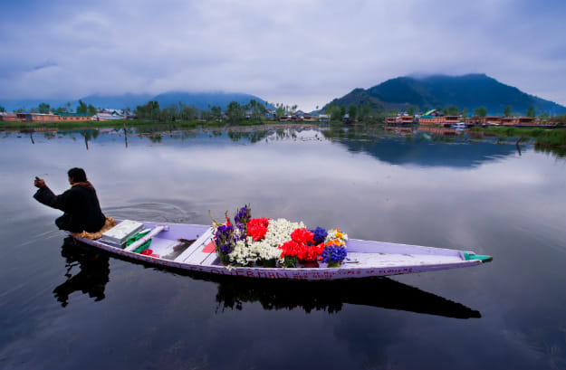tourist session of kashmir begins from nov for the lovers of snowfall