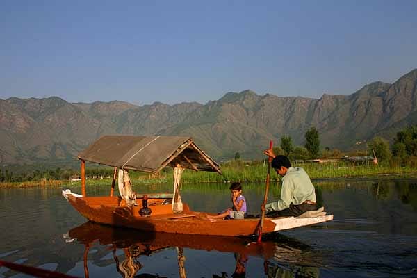 tourist session of kashmir begins from nov for the lovers of snowfall