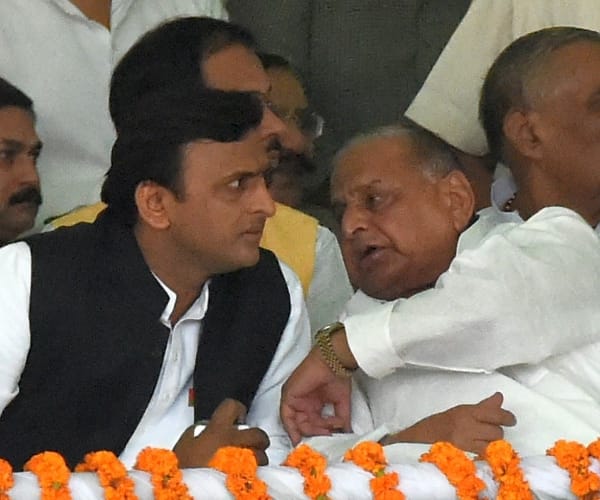akhilesh yadav meets mulayam singh