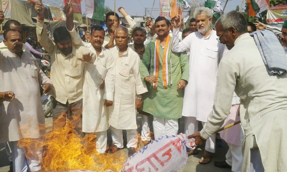 congress and aap opposes centre 