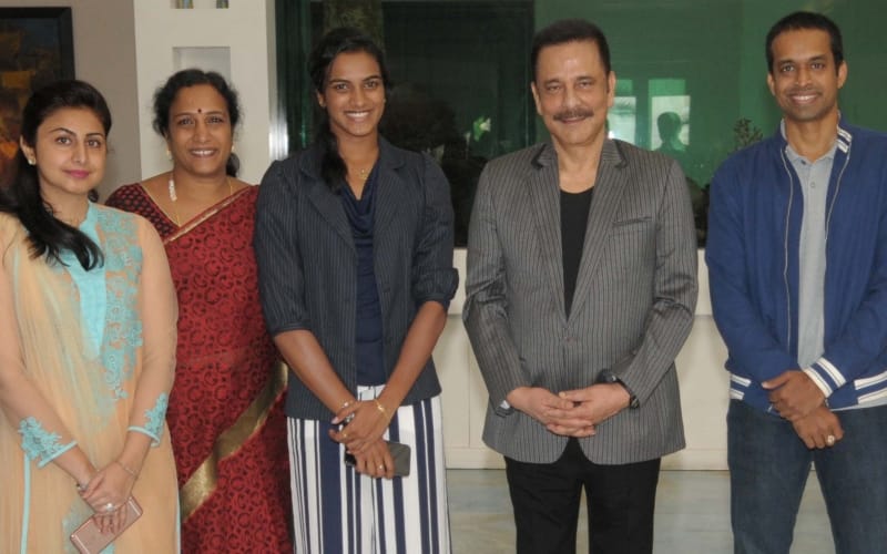 pv sindhu meets sahara india chairman subrata roy