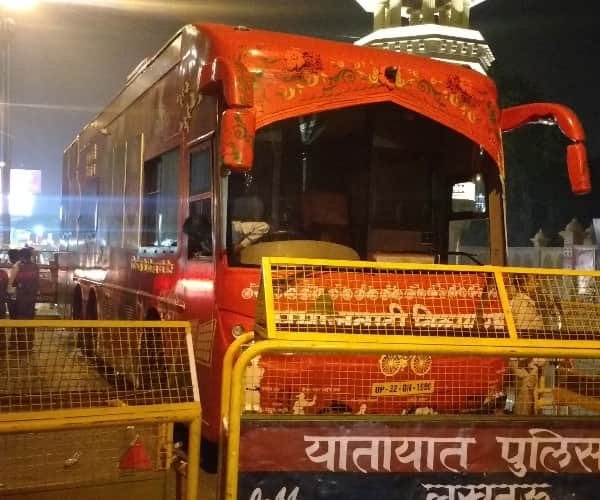 Akhilesh Yadav rath repairing in Lucknow.