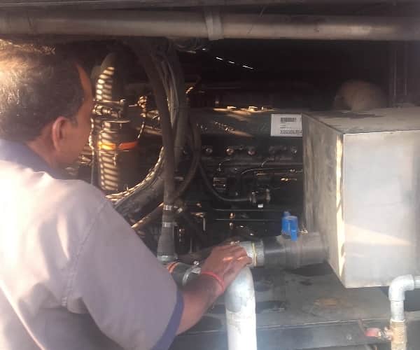 Akhilesh Yadav rath repairing in Lucknow.