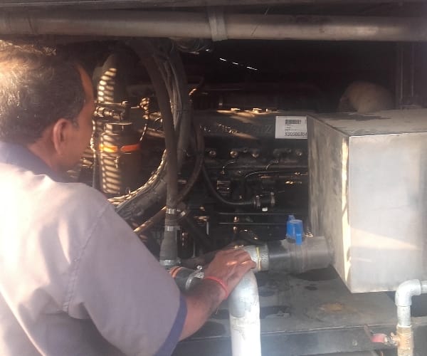 Akhilesh Yadav rath repairing in Lucknow.