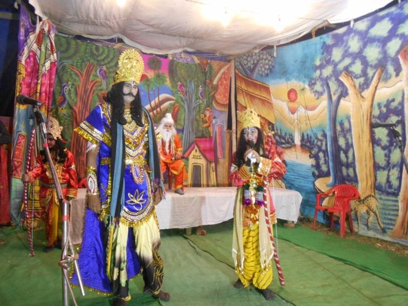 clashe in ramleela tomatoes and brinjals were thrown Tadka appeared in Ramlila