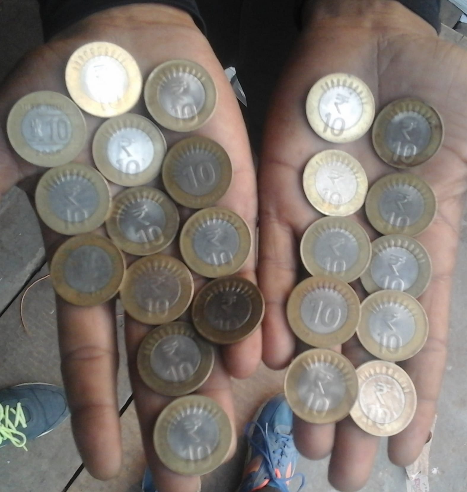 after 500, 1000 and 2000 rupee note, 10 rupee fake coin embarassing people