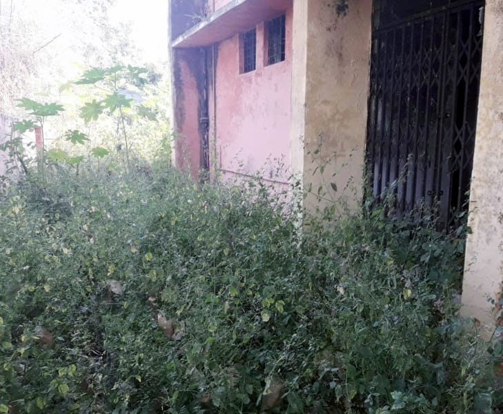 shaahapur tahala aspataal mein latak raha hai taala