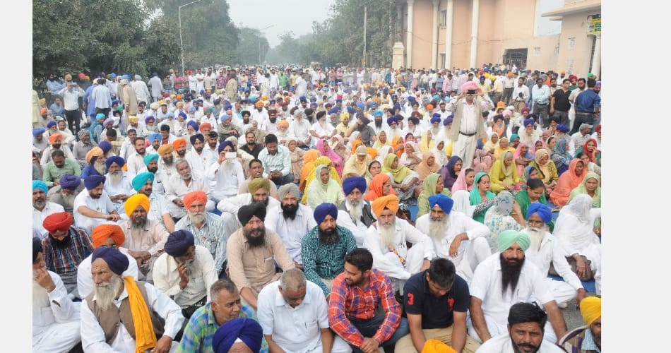 akali dal protest outside captain amarinder singh motimehal in patiala