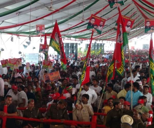  Akhilesh yadav and shivpal yadav in silver jubliee of samajwadi party.