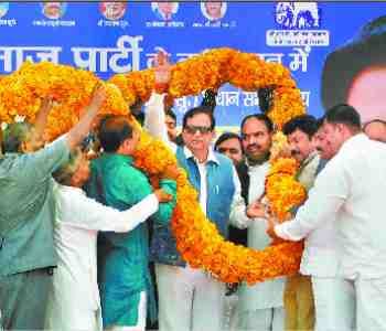BJP and SP are found together : Satish Chandra
