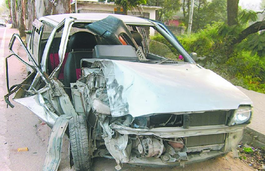 truck-car collide, five injured 