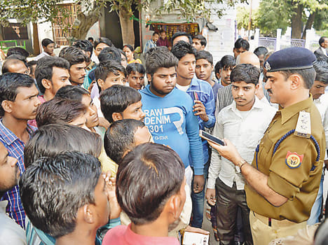 E-rickshaw drivers charged with recovery