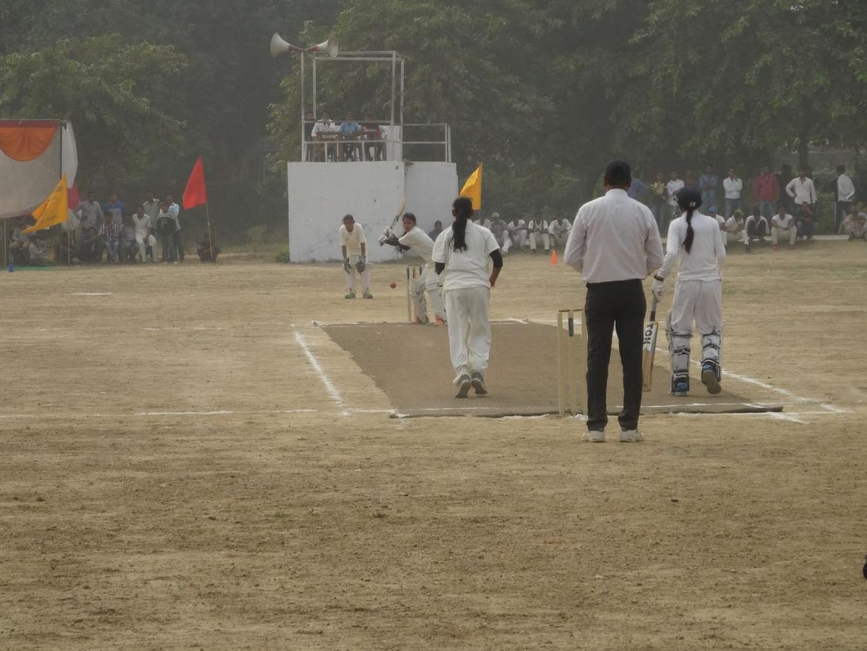 aagara kolej aagara ka raha dabadaba
