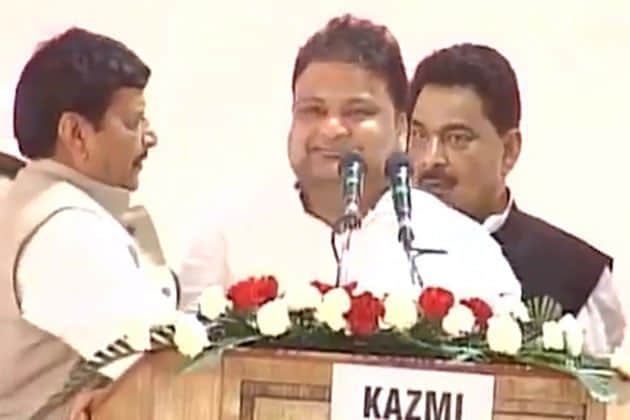 shivpal shows anger on akhilesh suporter javed abidi