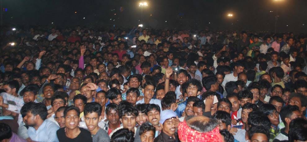 lathicharge in malini awasthi noida show