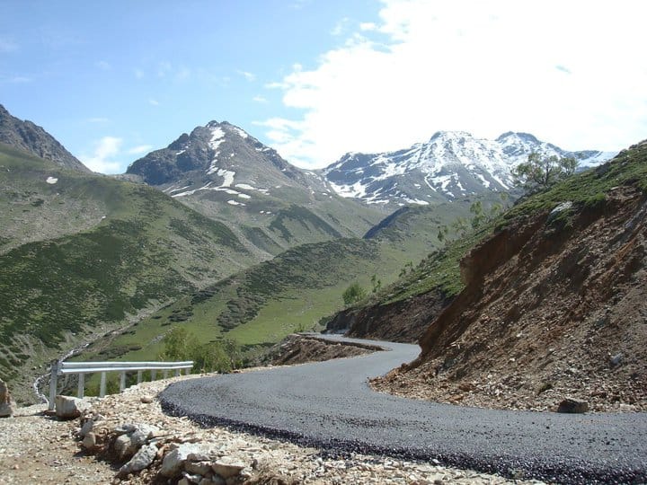 mughal road becomes like heaven in winters after snow fall