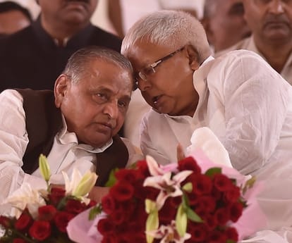 Mulayam singh yadav as a third front leader.