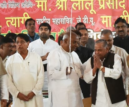 Mulayam Singh's Master stroke, member of grand alliance shocked
