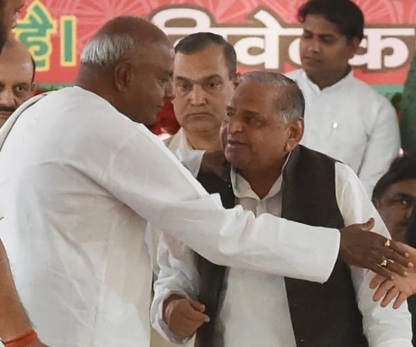 H D devgauda says India needs mulayam singh's leadership.