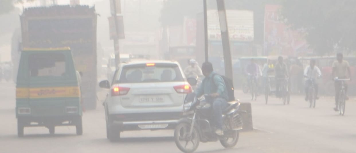 eta bhee dhundh kee chaadar mein lipata