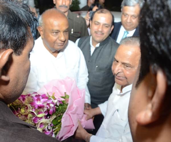  Leaders reaches lucknow to join Samajwadi party silver jubliee.