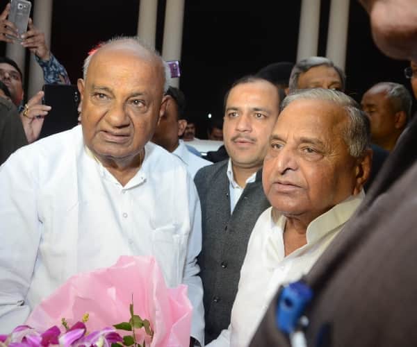  Leaders reaches lucknow to join Samajwadi party silver jubliee.