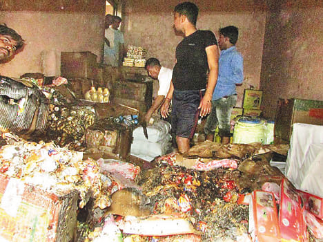 Grocery warehouse fire, burn stuff half million