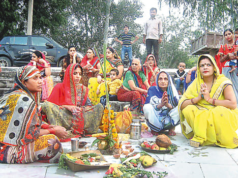 Maiya offer water to sun worship by waning chhath