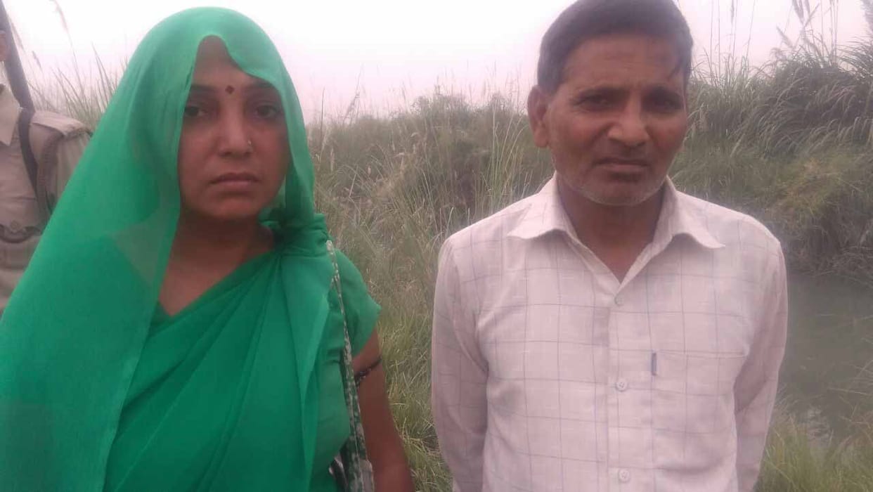 The mother-daughter abuse lawyer Tea drinking looted, in a custody