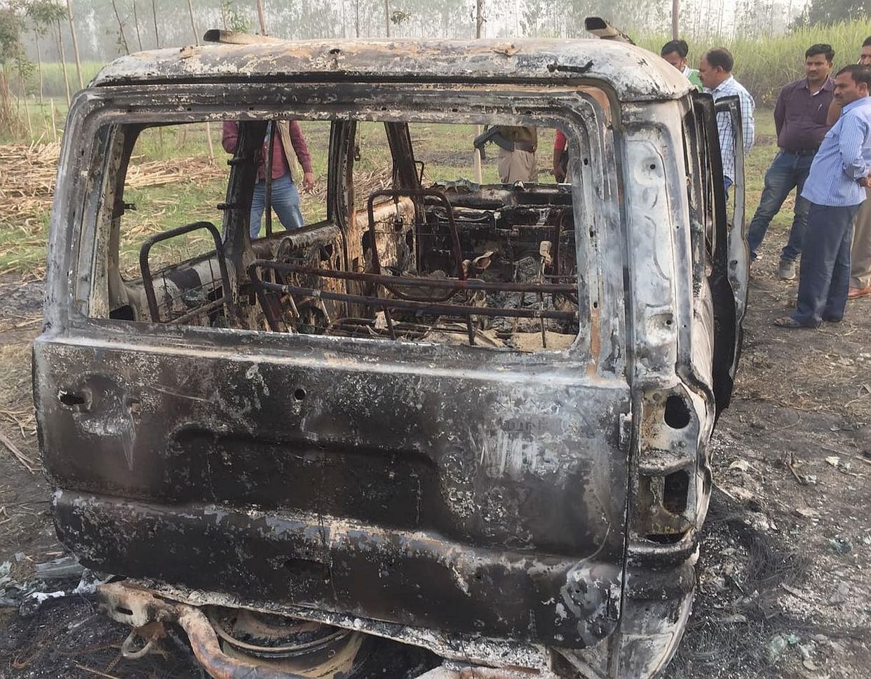 Hapur bypass stronghold looted cars were burnt 