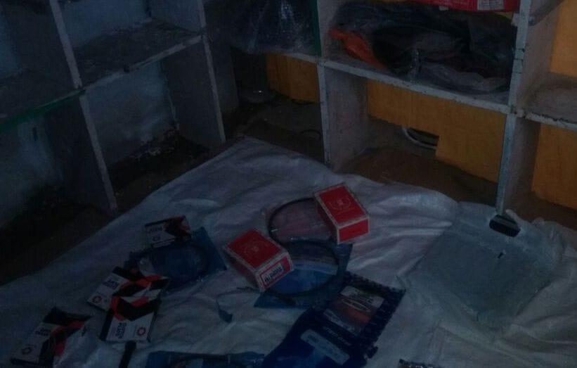 Accessories including jewelry from houses flown off burglars