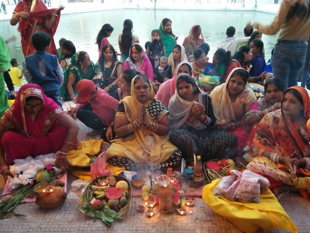 Faith was on the evening of the fair Chhath ghats