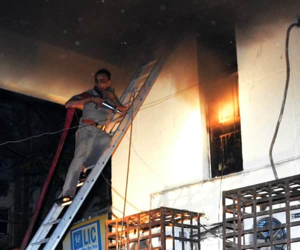 fire in LIC office in Lucknow.