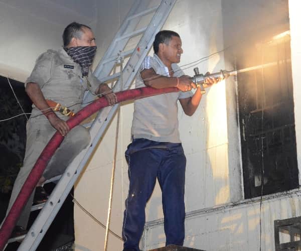 fire in LIC office in Lucknow.