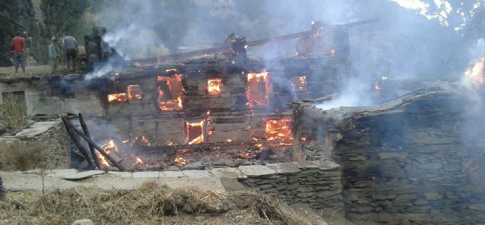 Three houses gutted after a major fire broke out in Bhatada village Chamba Himachal pradesh