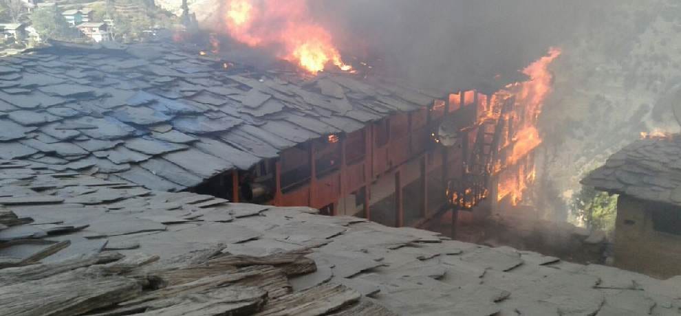 Three houses gutted after a major fire broke out in Bhatada village Chamba Himachal pradesh