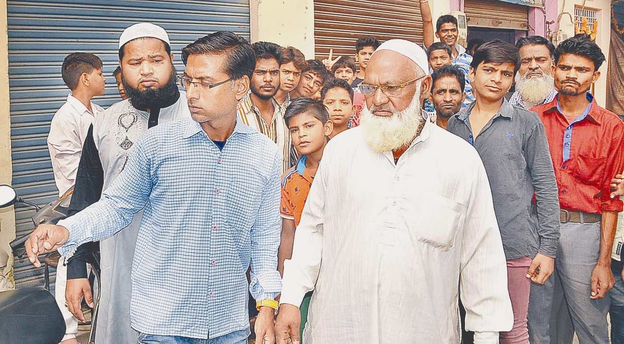 Bikers gang robbed a jewelry and Saraf