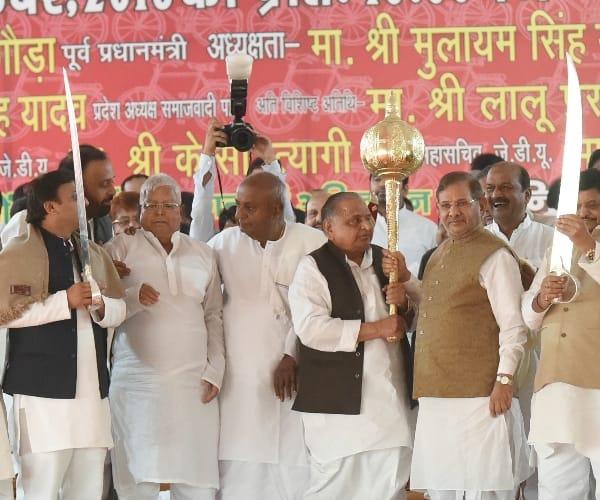 Mulayam singh yadav as a third front leader.