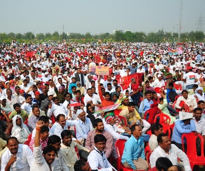 Mulayam singh yadav as a third front leader.