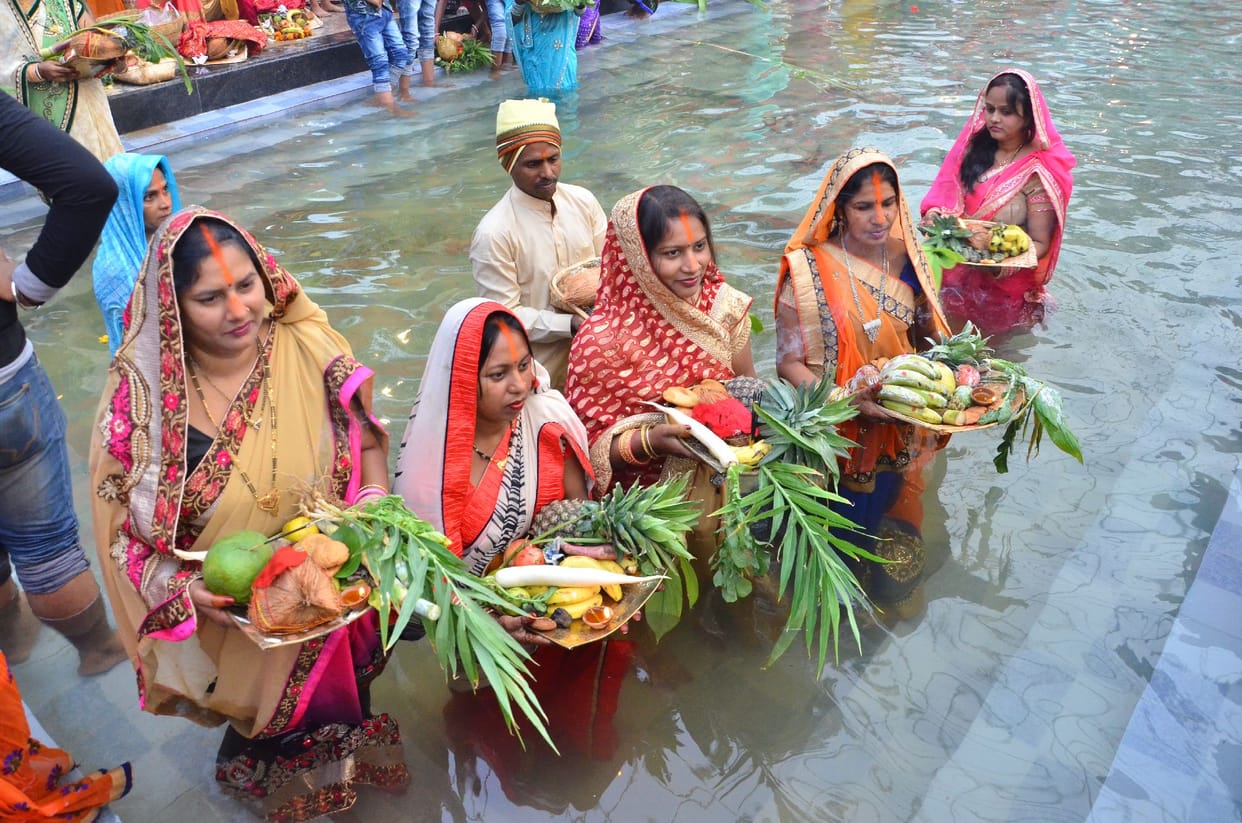 Offer water to the Sun and receive blessing