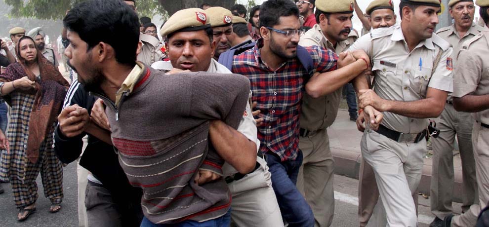 jnu student najeeb ahmad protest india gate police arrested 