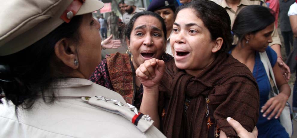 jnu student najeeb ahmad protest india gate police arrested 