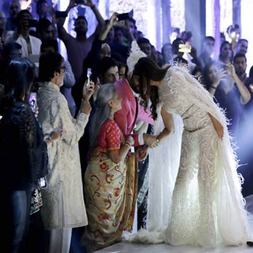 big b daughter shweta doing ramp walk