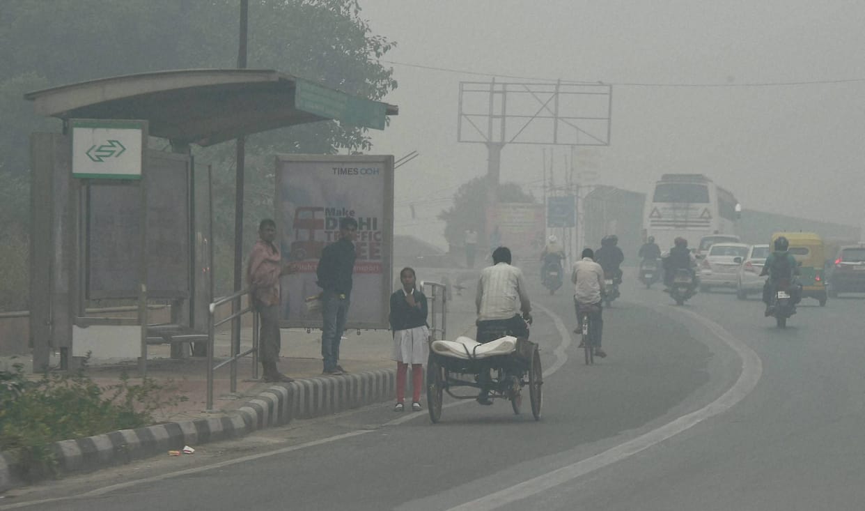 Delhi suffocated from the poisonous air, Emergency like Situations