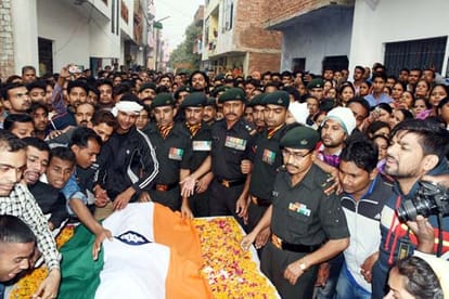 last salute to soldier suraj with guard of honor